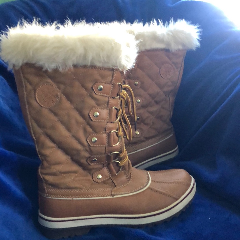 Faux Fur waterproof Lace-Up Winter Boot 8.5